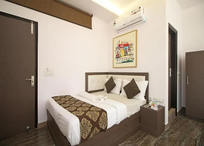 Oyo 393 Hotel Rk Grand Inn