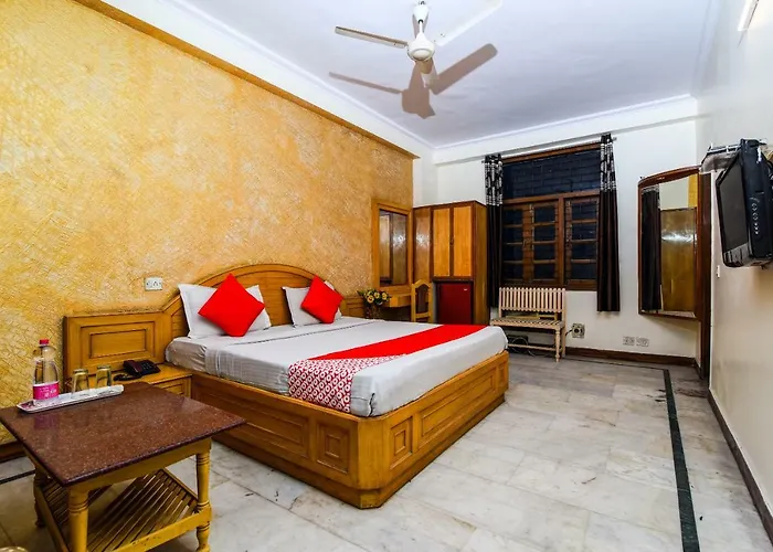 Rahul Palace By Golden Tree Near Metro Station And Ajmal Khan Market