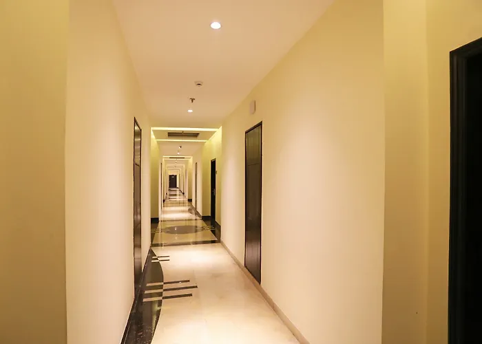 Oyo 9771 Hotel Glitz Westend Inn