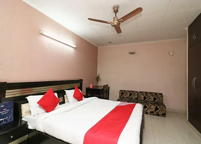 Oyo 24672 Bharat Guest House