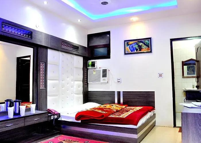 Hotel Peace Point - 1 Min Walking Distance From Station
