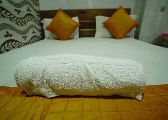 Hotel New Rajdhani Inn - Couple Friendly Stays