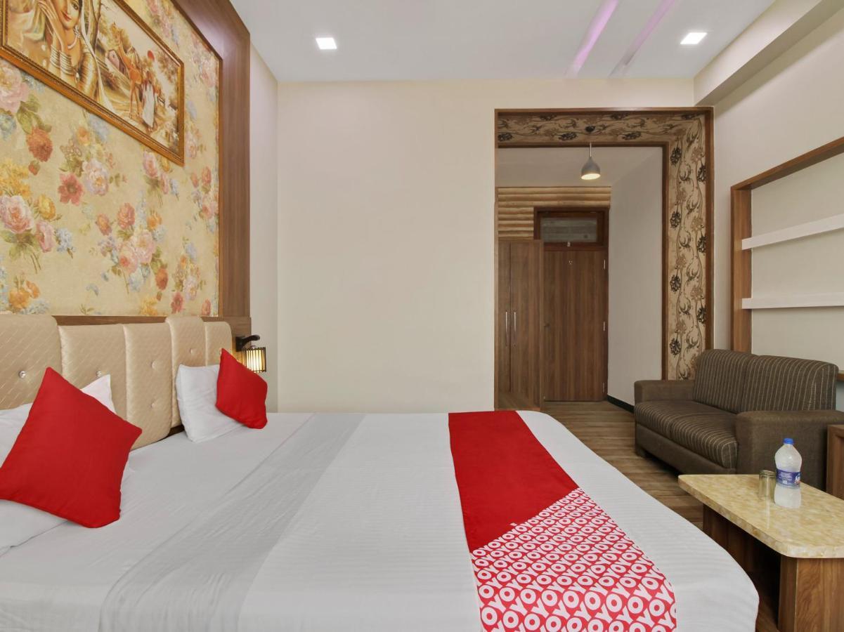 Oyo 73841 Amrit Residency Hotel 3*
