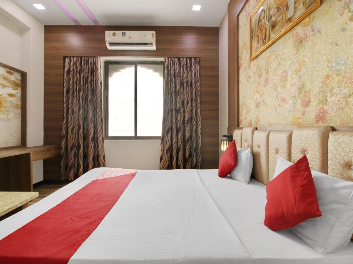 Oyo 73841 Amrit Residency Hotel