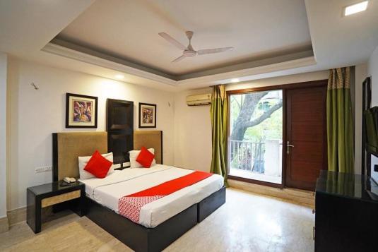 Bed & Breakfast Star Residency Kailash Colony