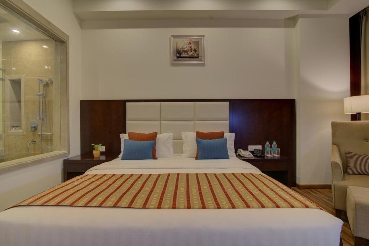 Ramada By Wyndham New Pitampura Hotel