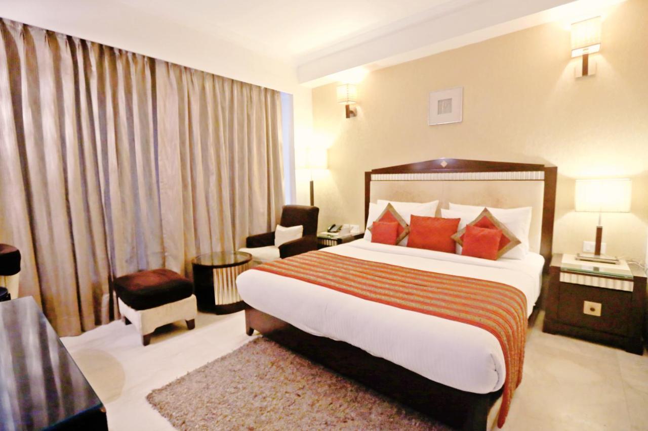 Venizia Sarovar Portico Hotel 4*