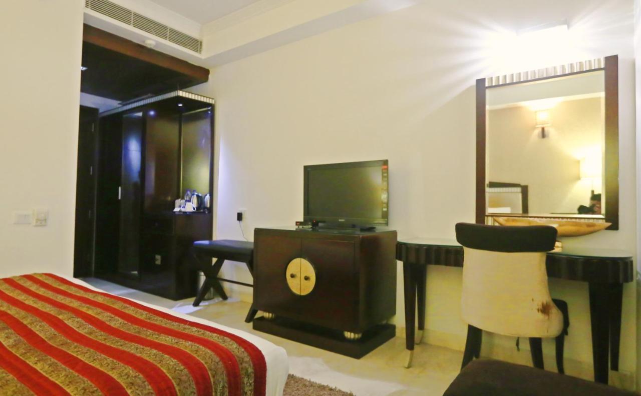 Venizia Sarovar Portico