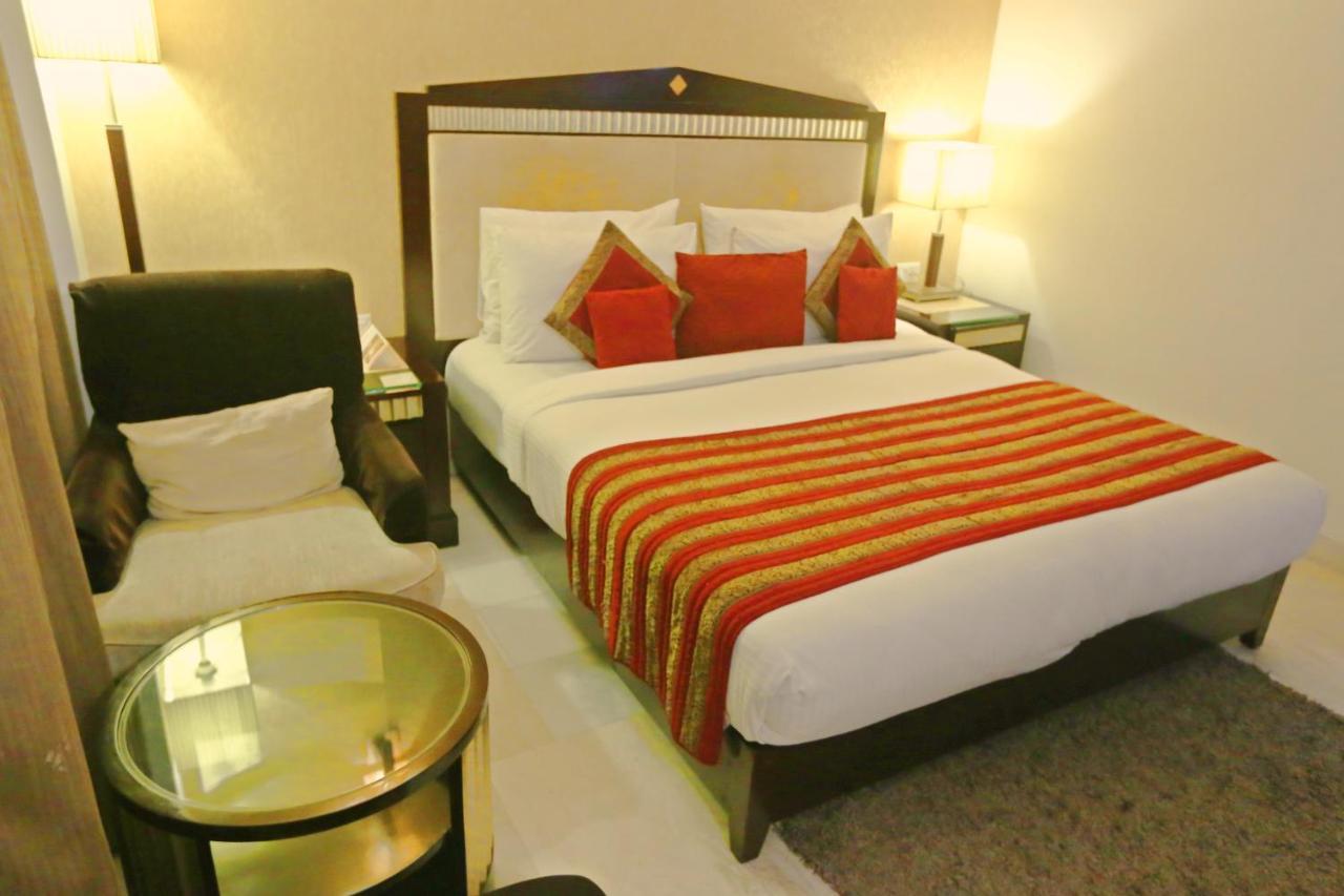 Venizia Sarovar Portico Hotel 4*