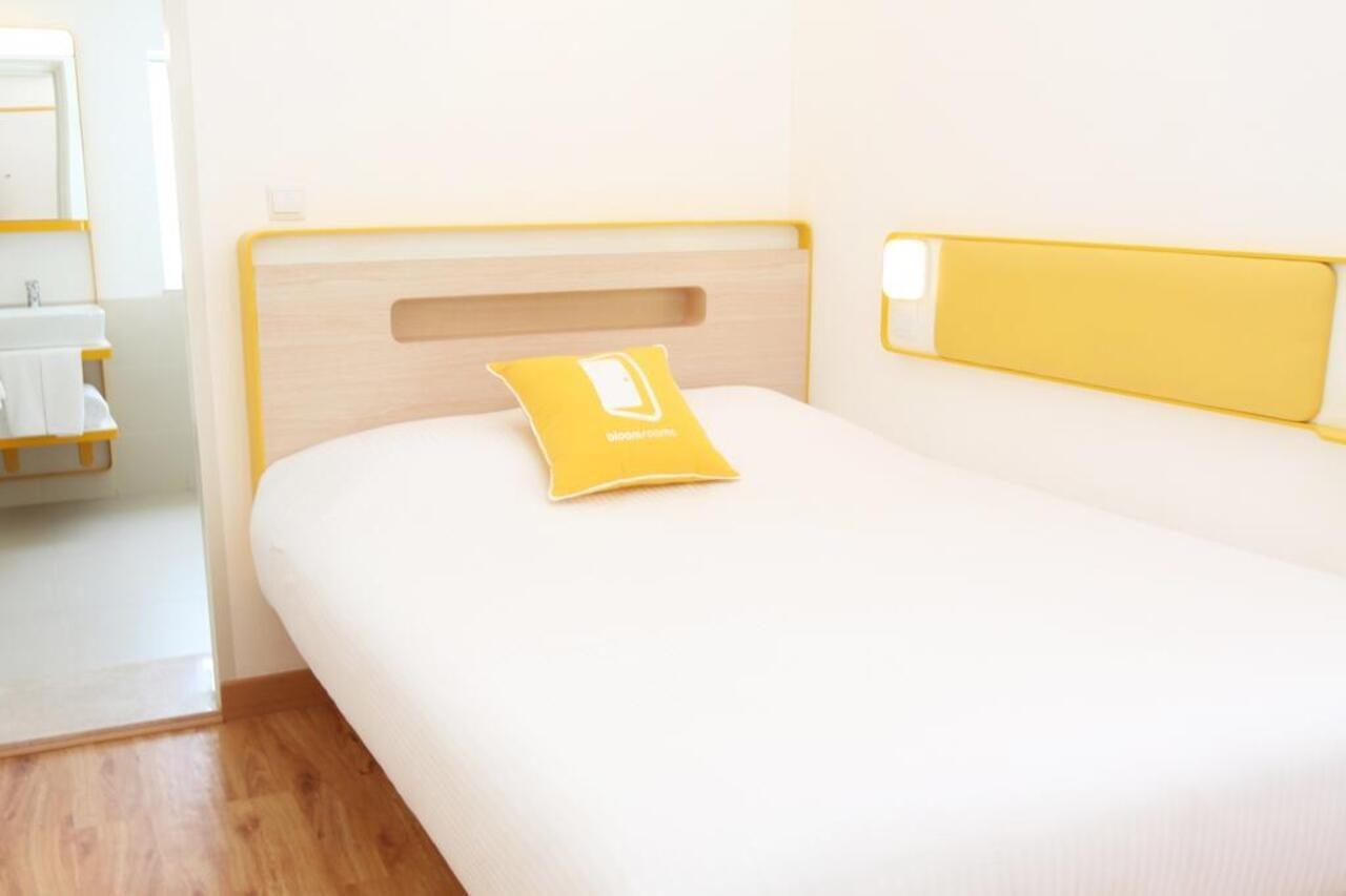 Bloomrooms @ Link Road Hotel 3*
