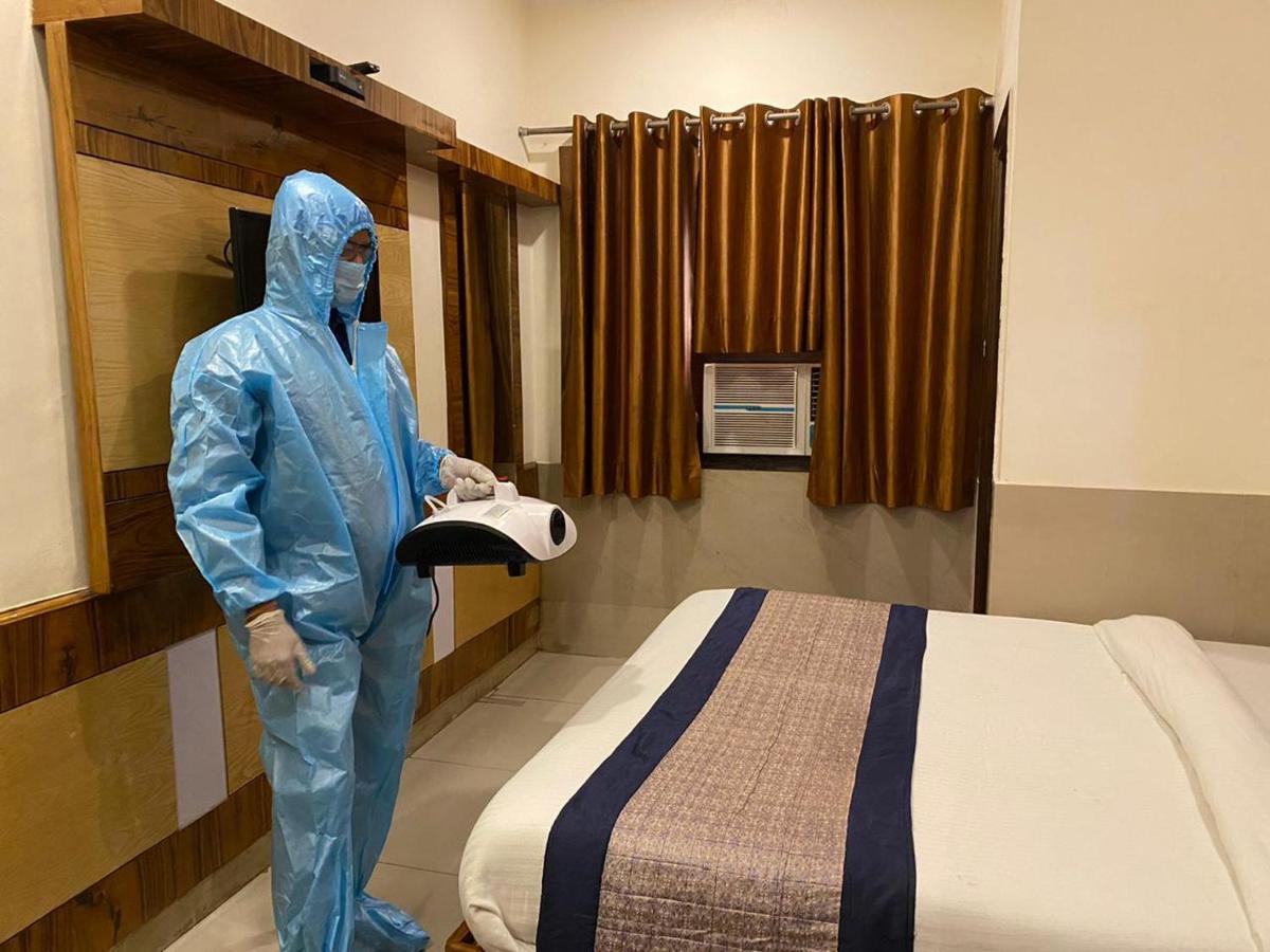 Glow Paharganj-3 Mins Walk From Railway Station