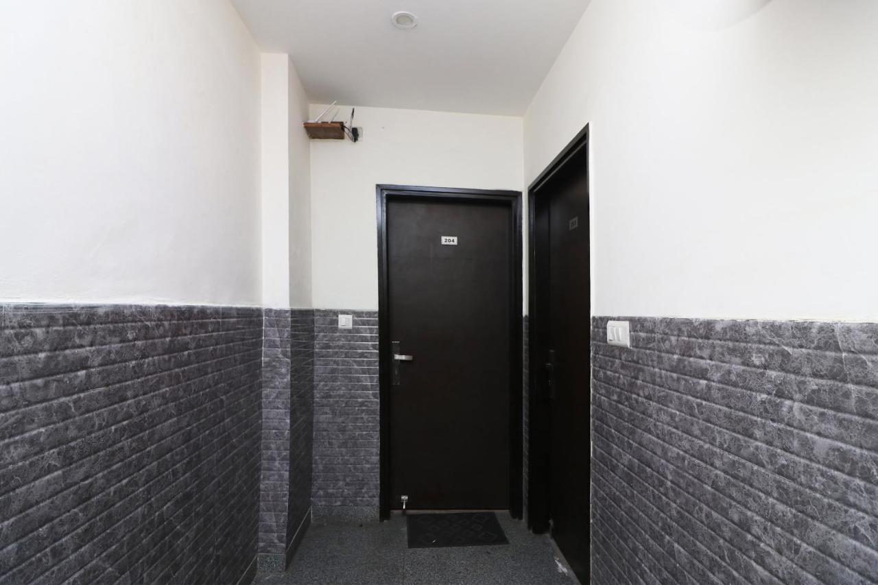 Oyo 18753 Glance Hotel 3*
