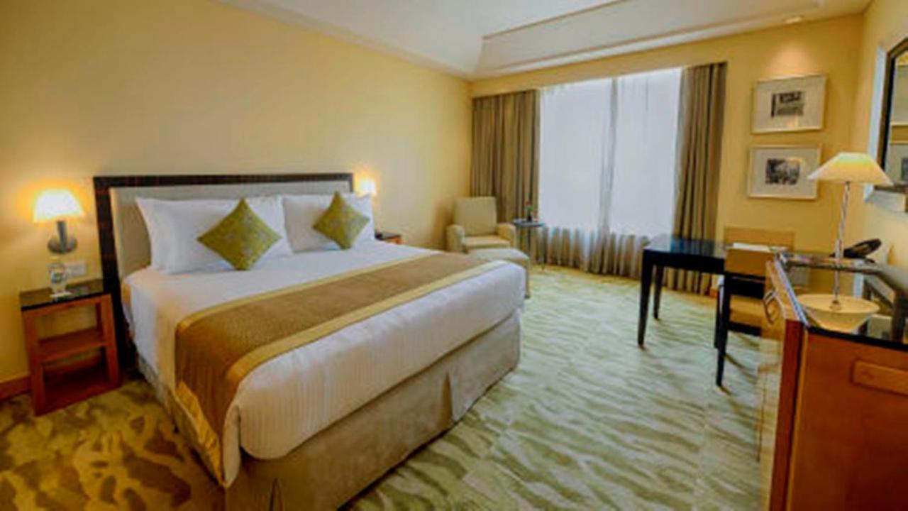 Hotel Airport Plaza 3*