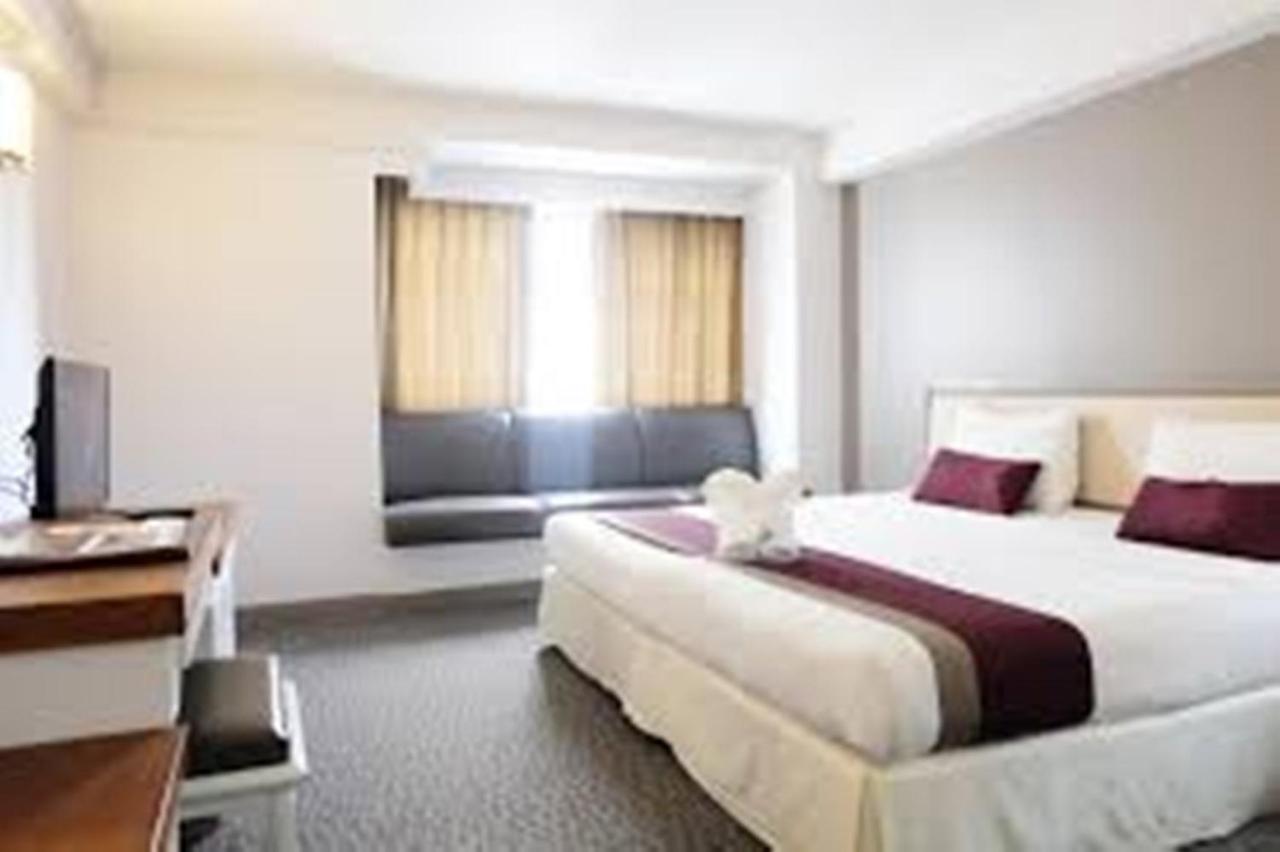 Hotel Airport Plaza