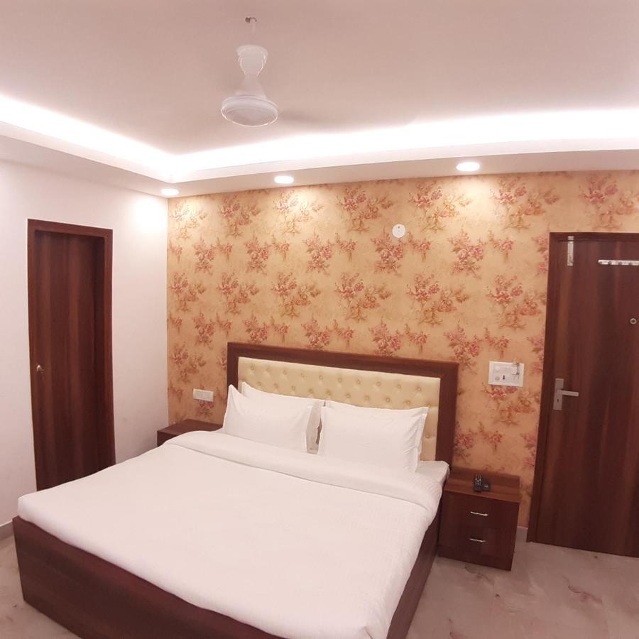 Triom * Delhi (National Capital Territory of India)