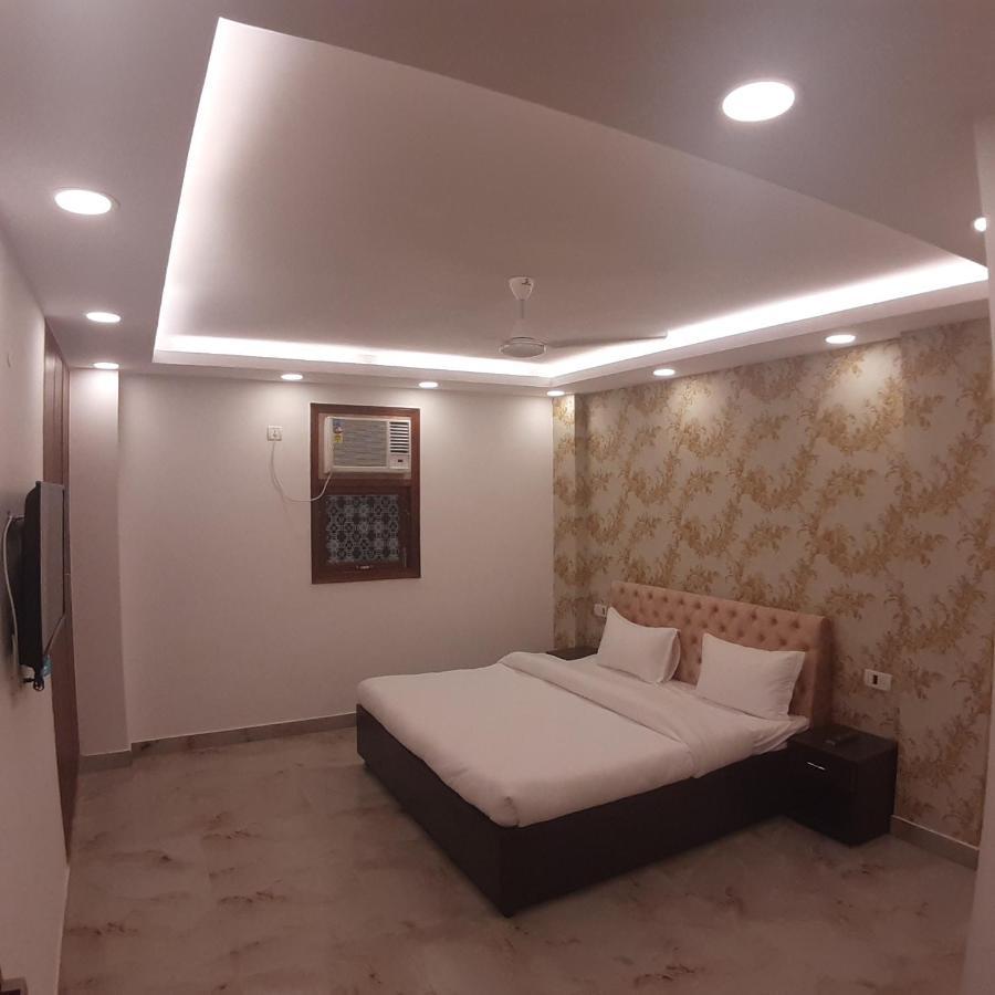 Triom * Delhi (National Capital Territory of India)
