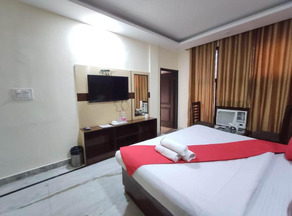 Airport Plaza Hotel
