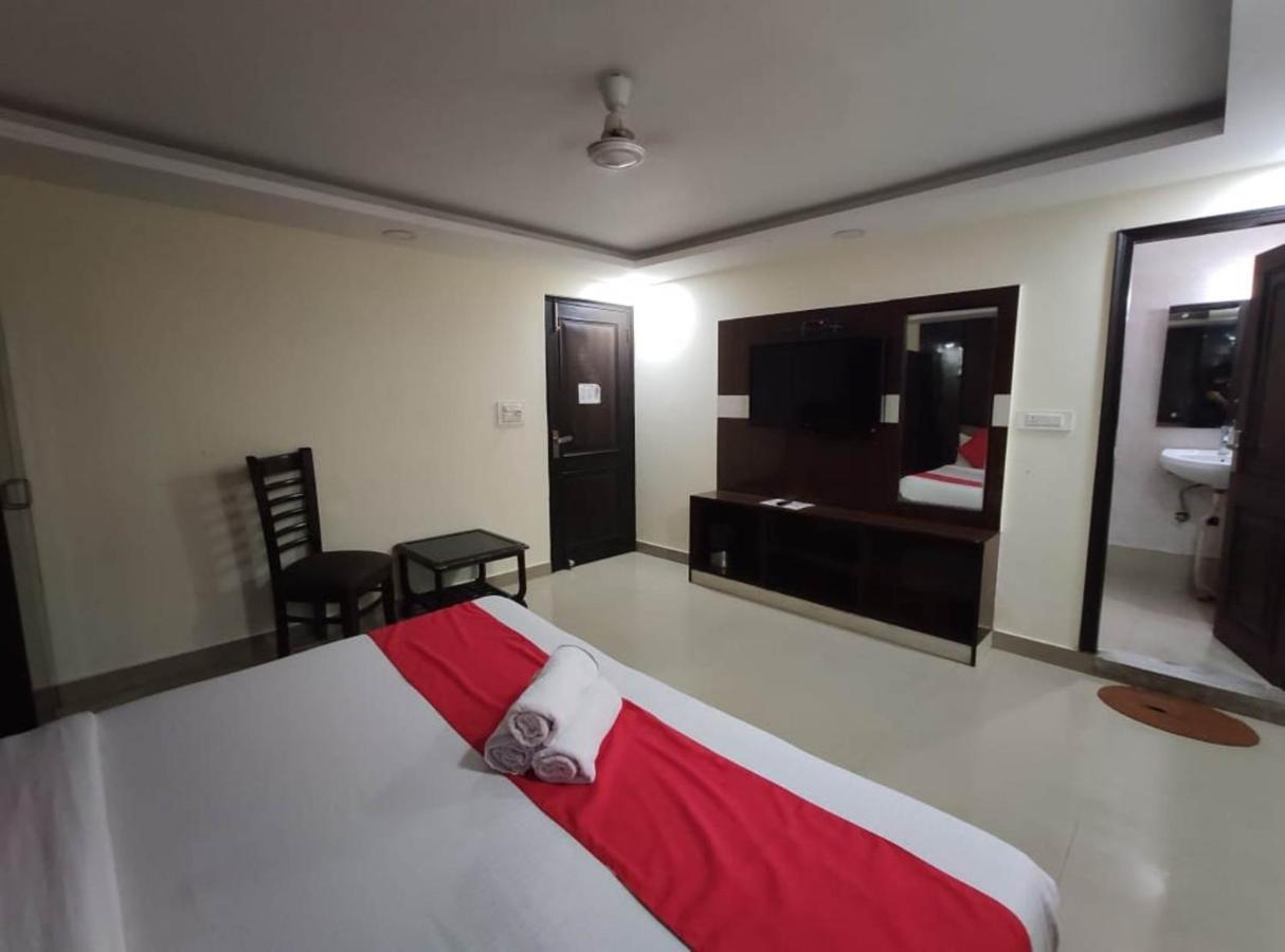 Hotel Airport Plaza 3*