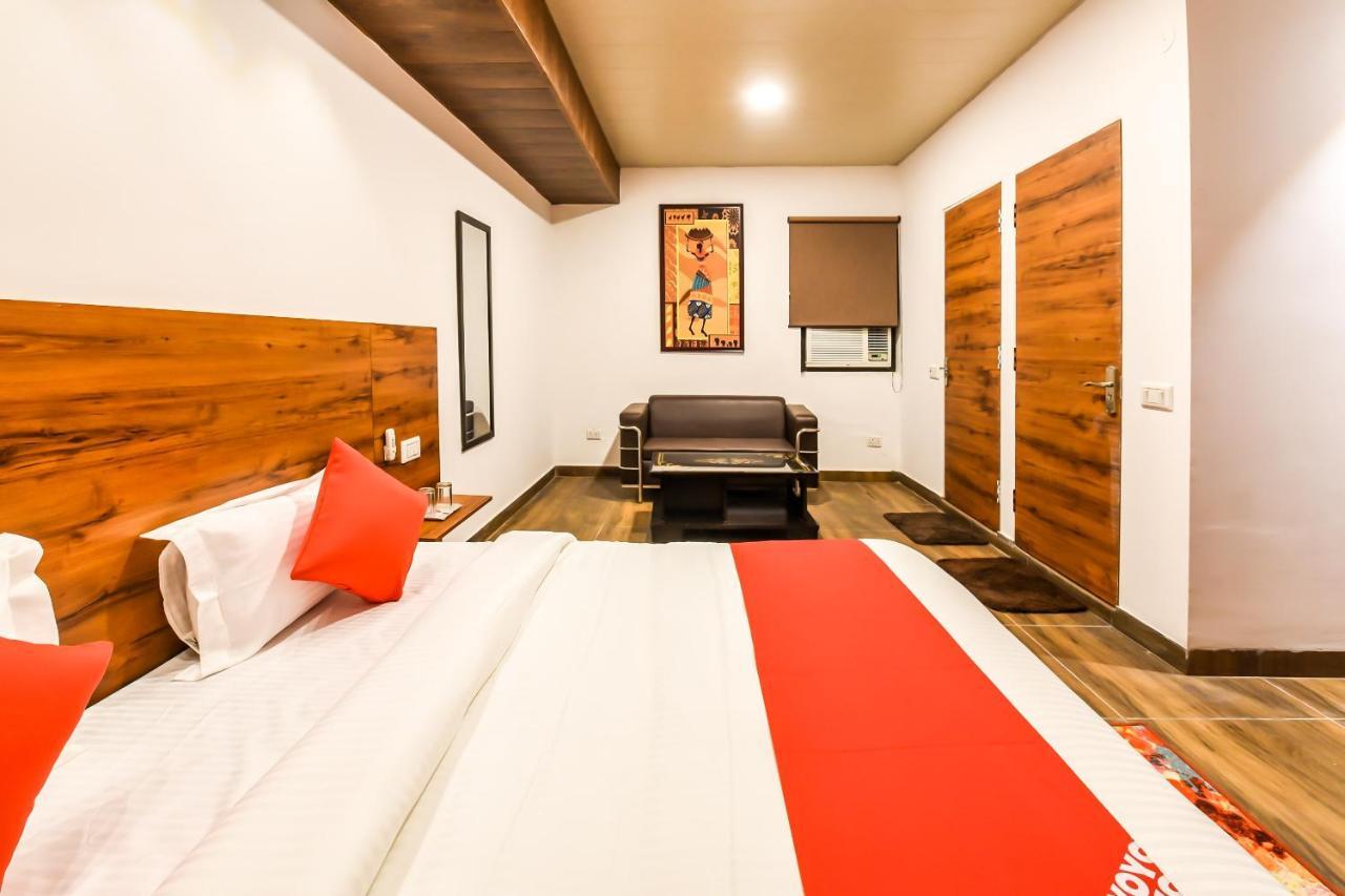 Capital O 19133 Oak Tree Hotel