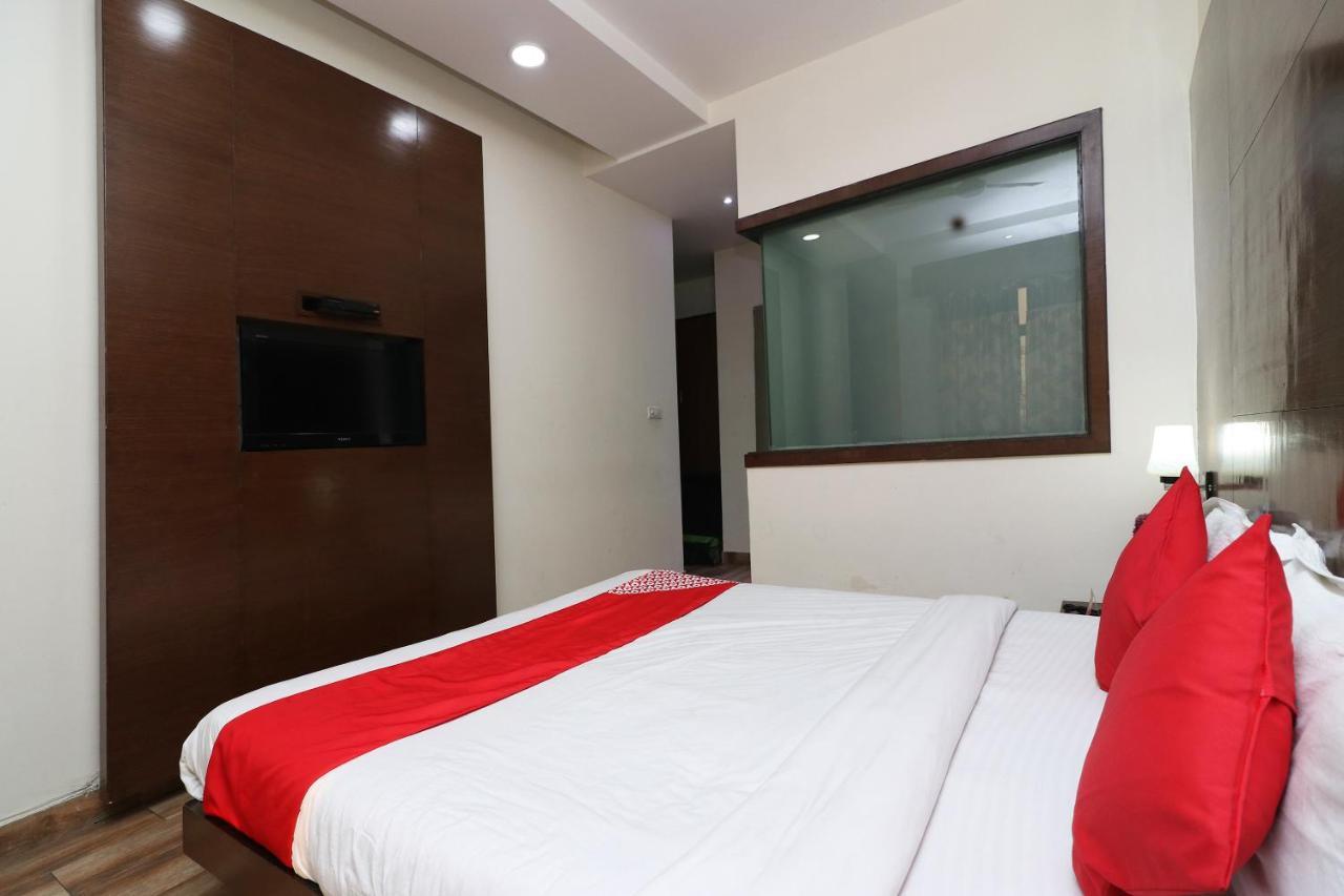 Hotel Oyo 18753 Glance New Delhi