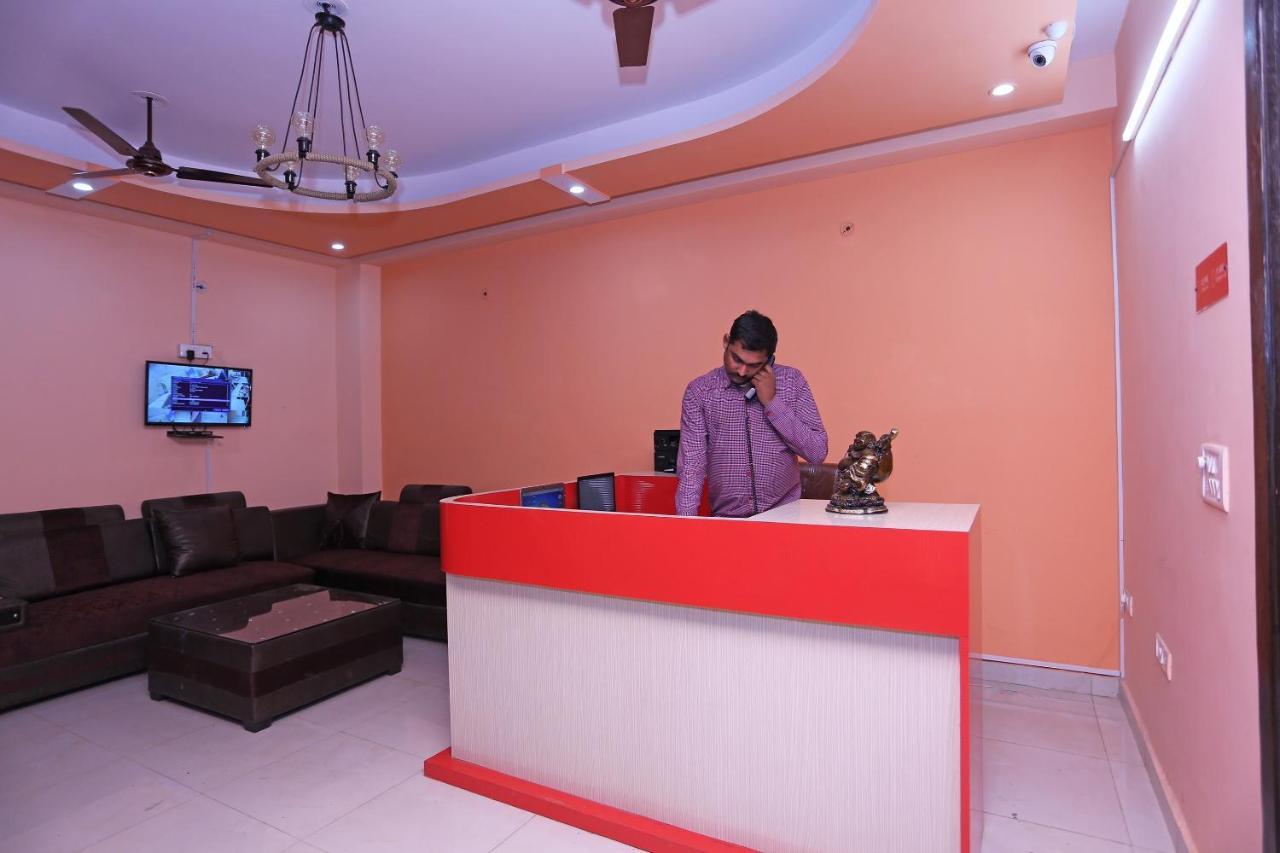 Hotel Oyo 28172 Golden Palace 3*