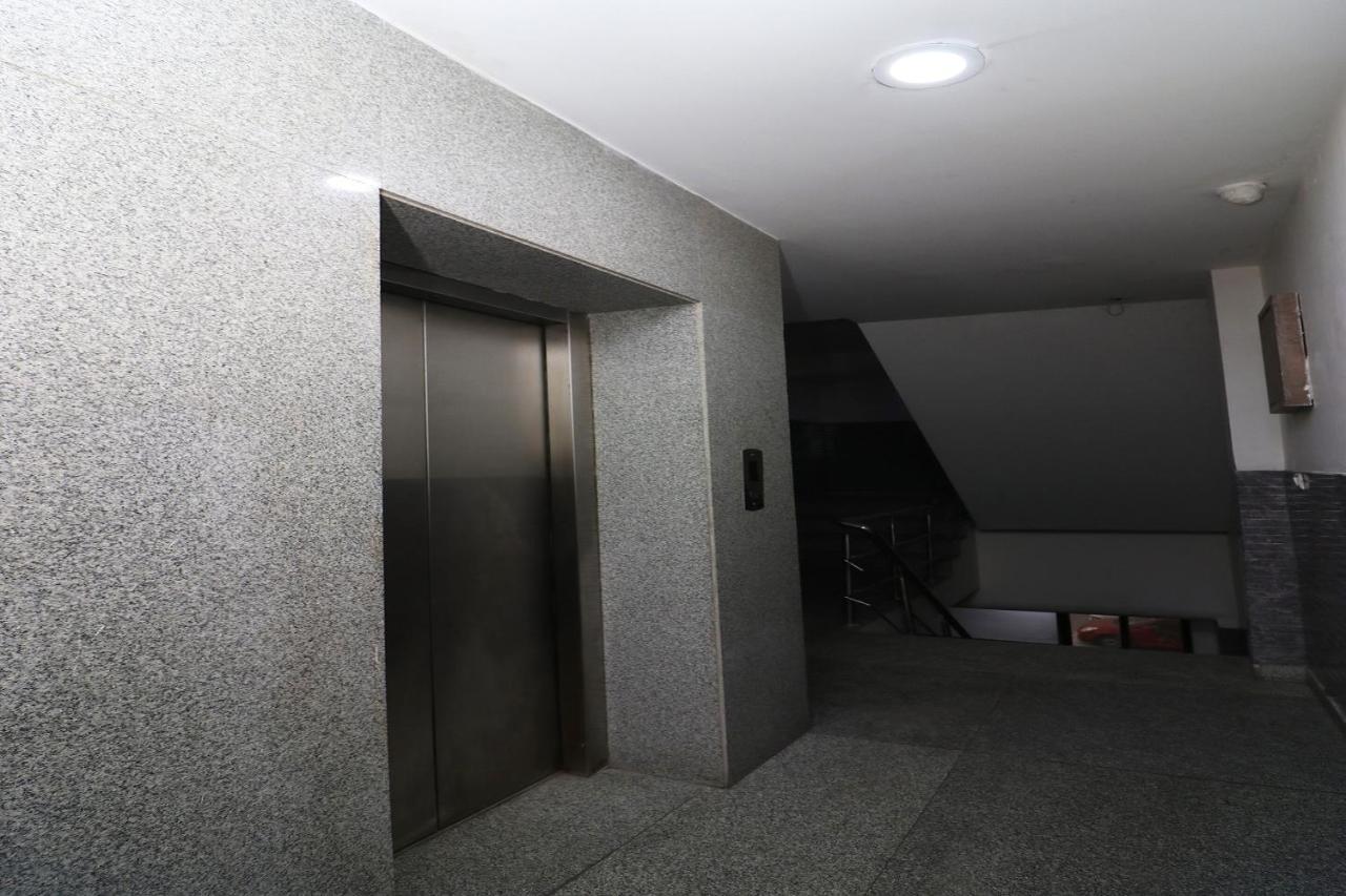 Oyo 18753 Glance Hotel 3*