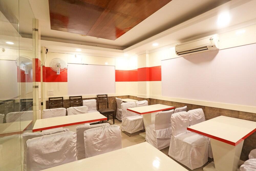 Hotel Zara Grand - Green Park 3*