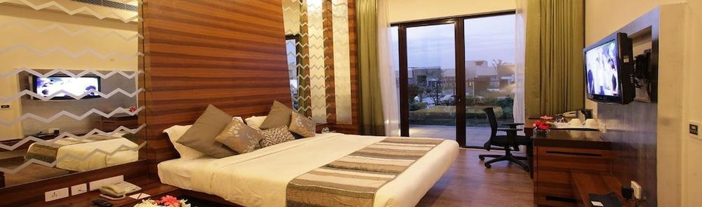Hotel Oodles New Delhi