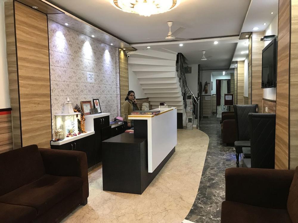 Hotel Tjs Royal