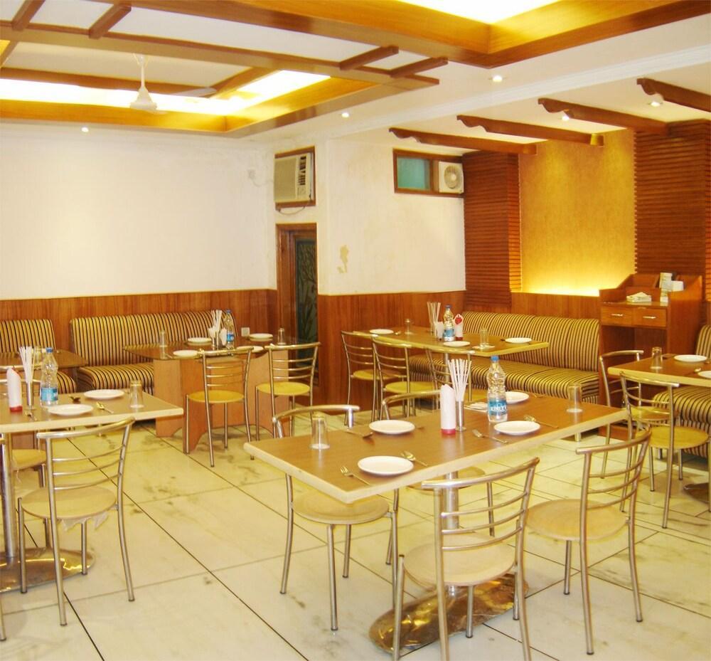 Hotel Apra Deluxe