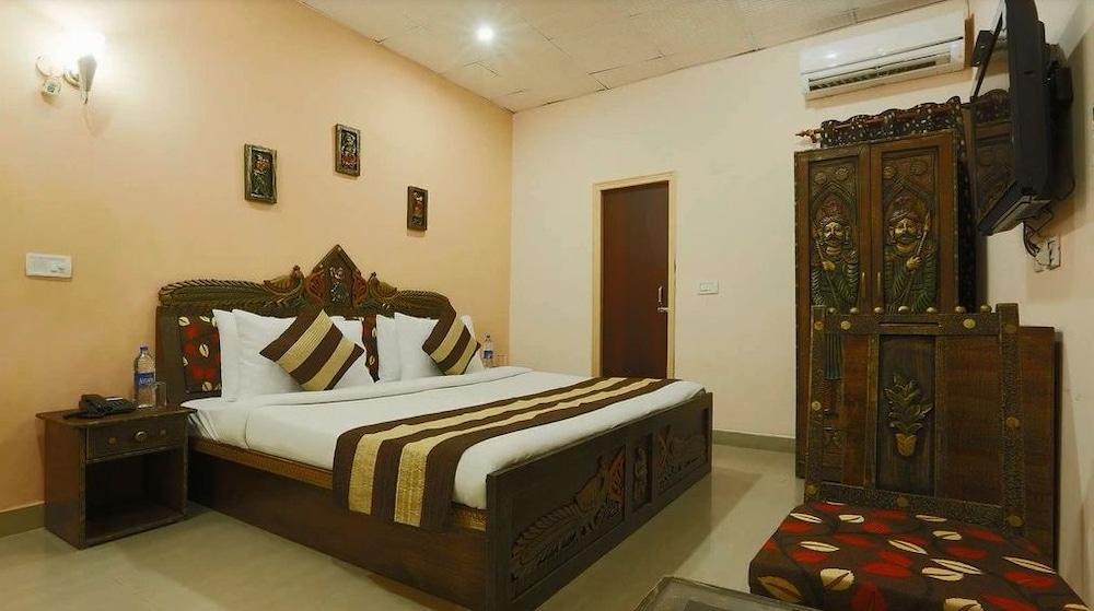 Lotus Dwarka Hotel 3*