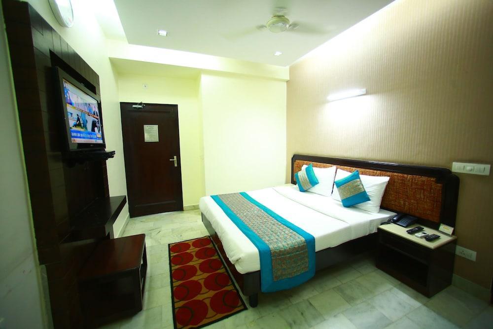 Sundeep Hotel