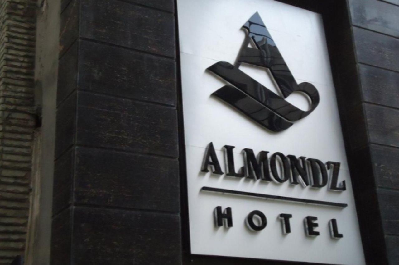 Almondz