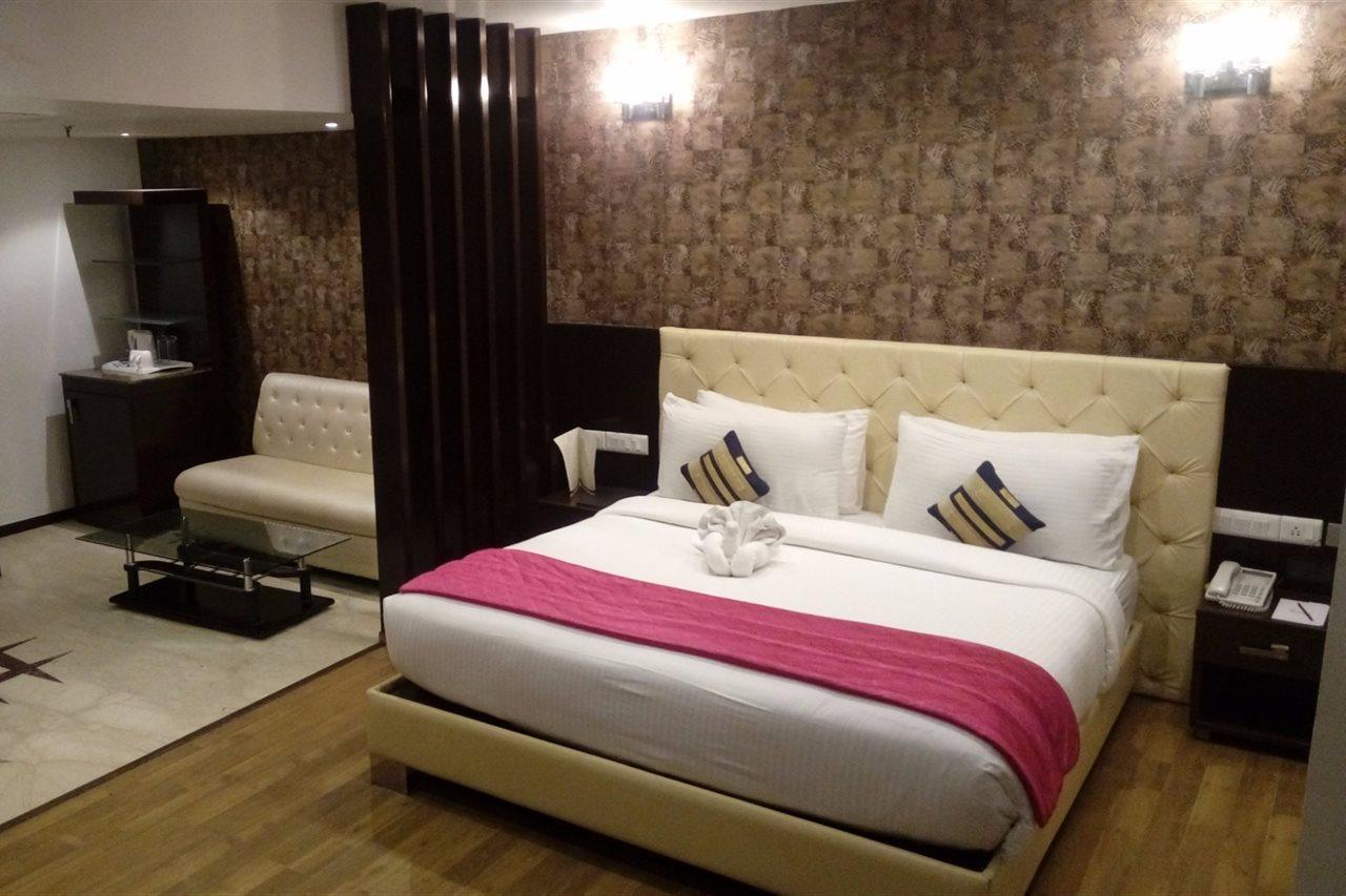Signature Grand Hotel New Delhi