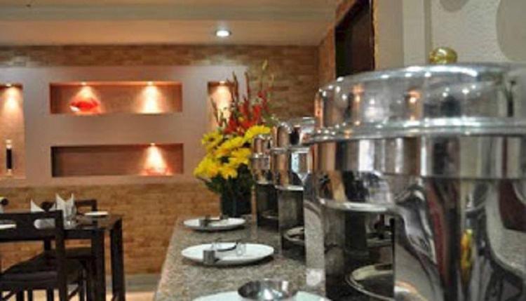 The Tourist - 1 Min From Railway Station Hotel New Delhi