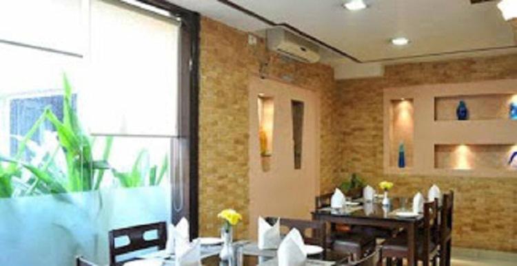 Hotel The Tourist - 1 Min From Railway Station 3*