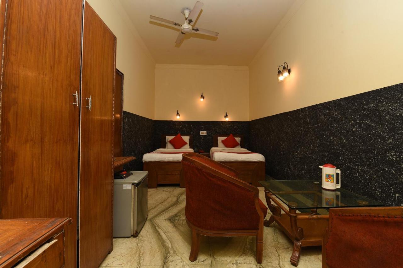 Oyo 11265 Kapur Hotel
