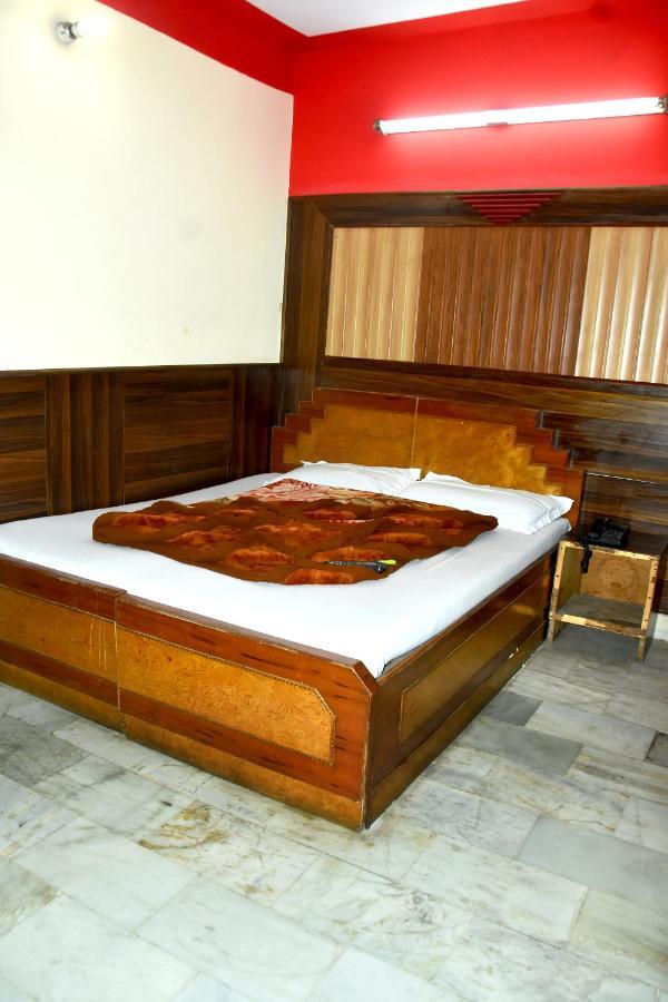 S R Palace *