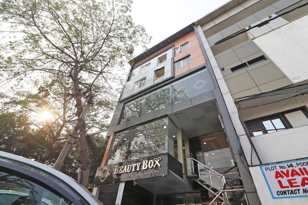 Oyo Mannat Residency Near Rohini Sector 18 Metro Station Hotel 3*
