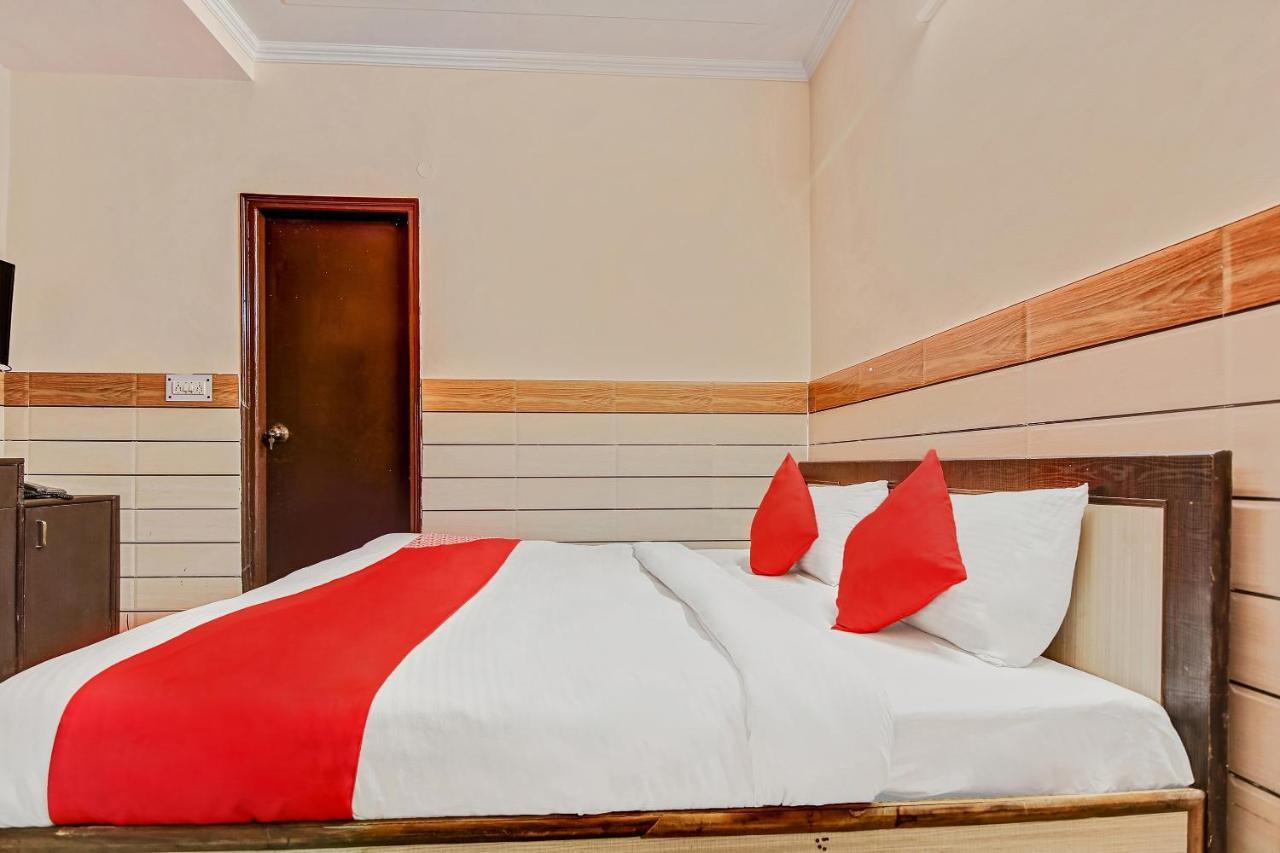 Hotel Oyo Park View Near Edm Mall New Delhi