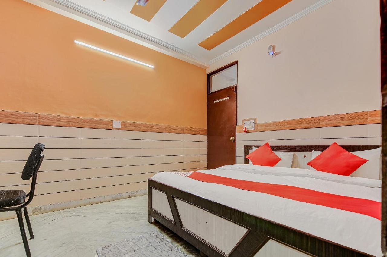 Hotel Oyo Park View Near Edm Mall 3*