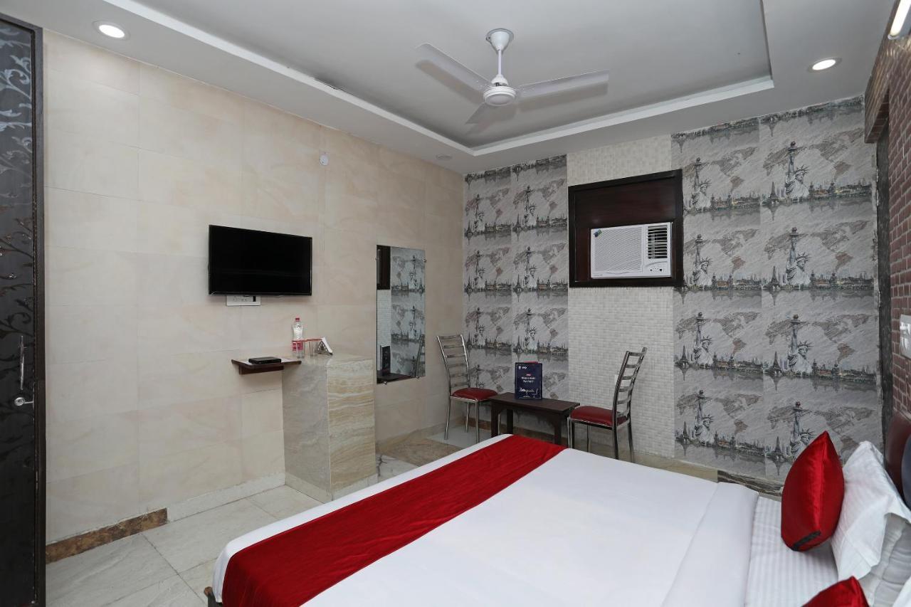 Oyo 10559 Pitampura Hotel 3*