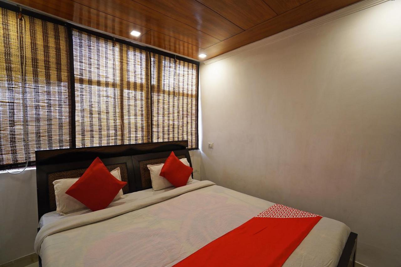 Oyo Sunroof Residency Near Dlf Avenue Saket Hotel New Delhi
