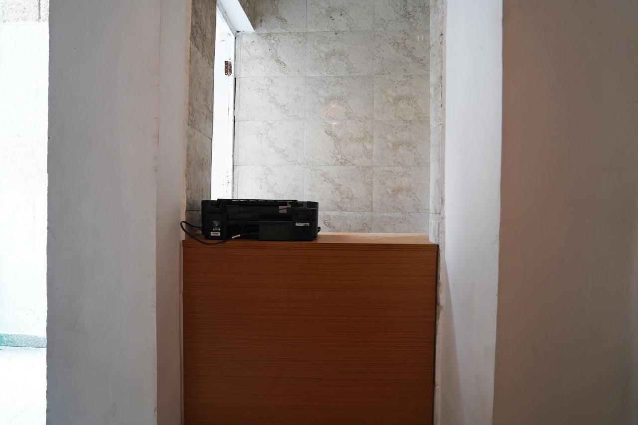 Oyo Sunroof Residency Near Dlf Avenue Saket 3* New Delhi