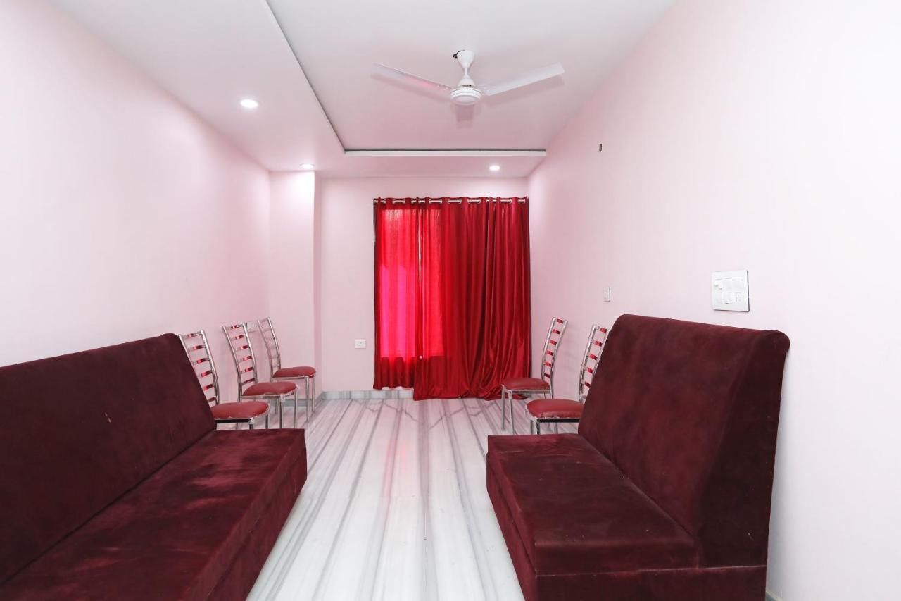 Oyo 10559 Pitampura Hotel 3*