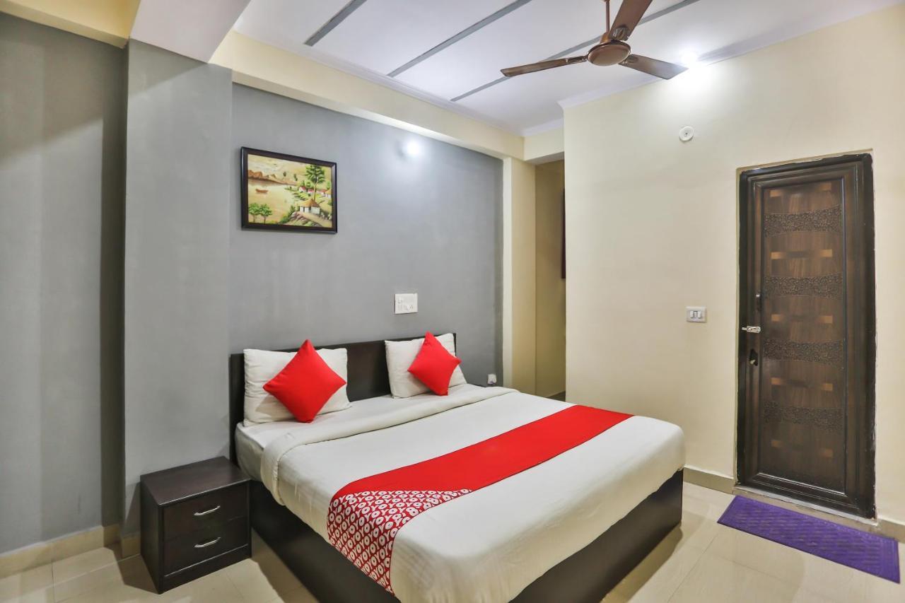 Flagship Diamond Deluxe Near Palam Metro Station