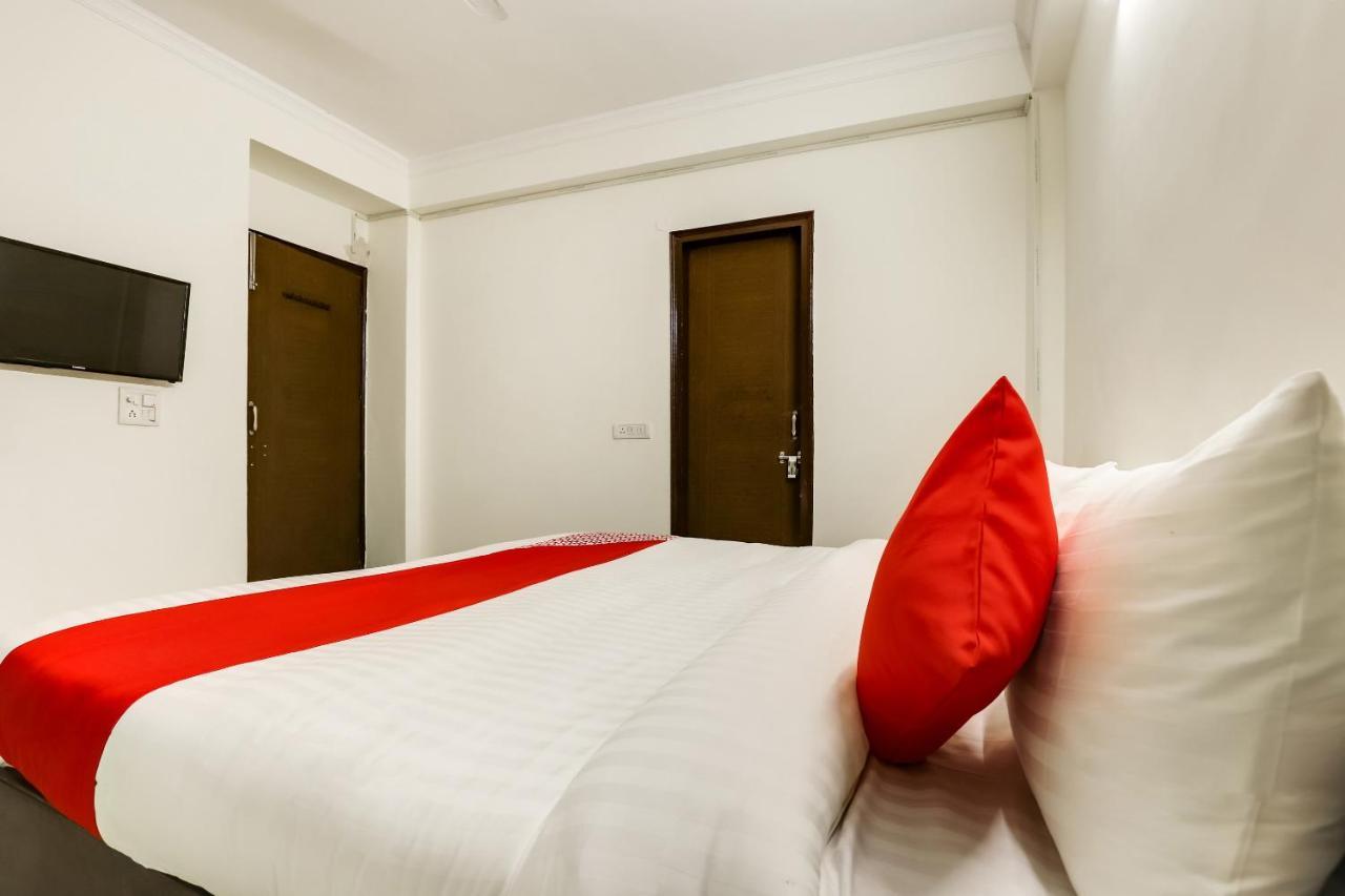 Oyo Flagship 61086 Shri Ram Residency 3*