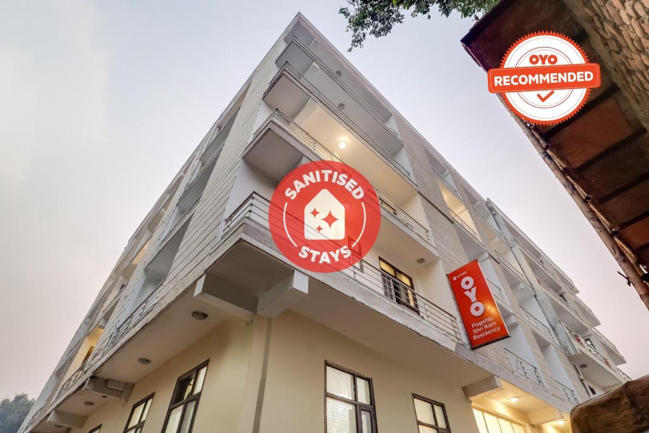 Oyo Flagship 61086 Shri Ram Residency