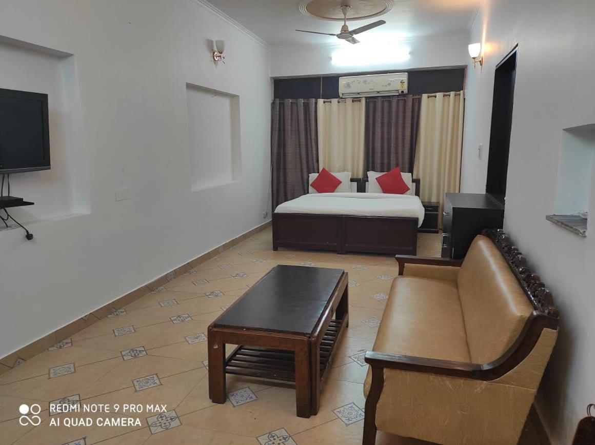 Ashu 3* Delhi (National Capital Territory of India)