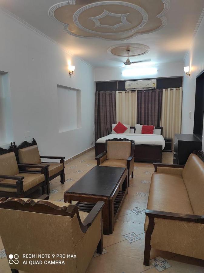 Ashu Guest house 3*